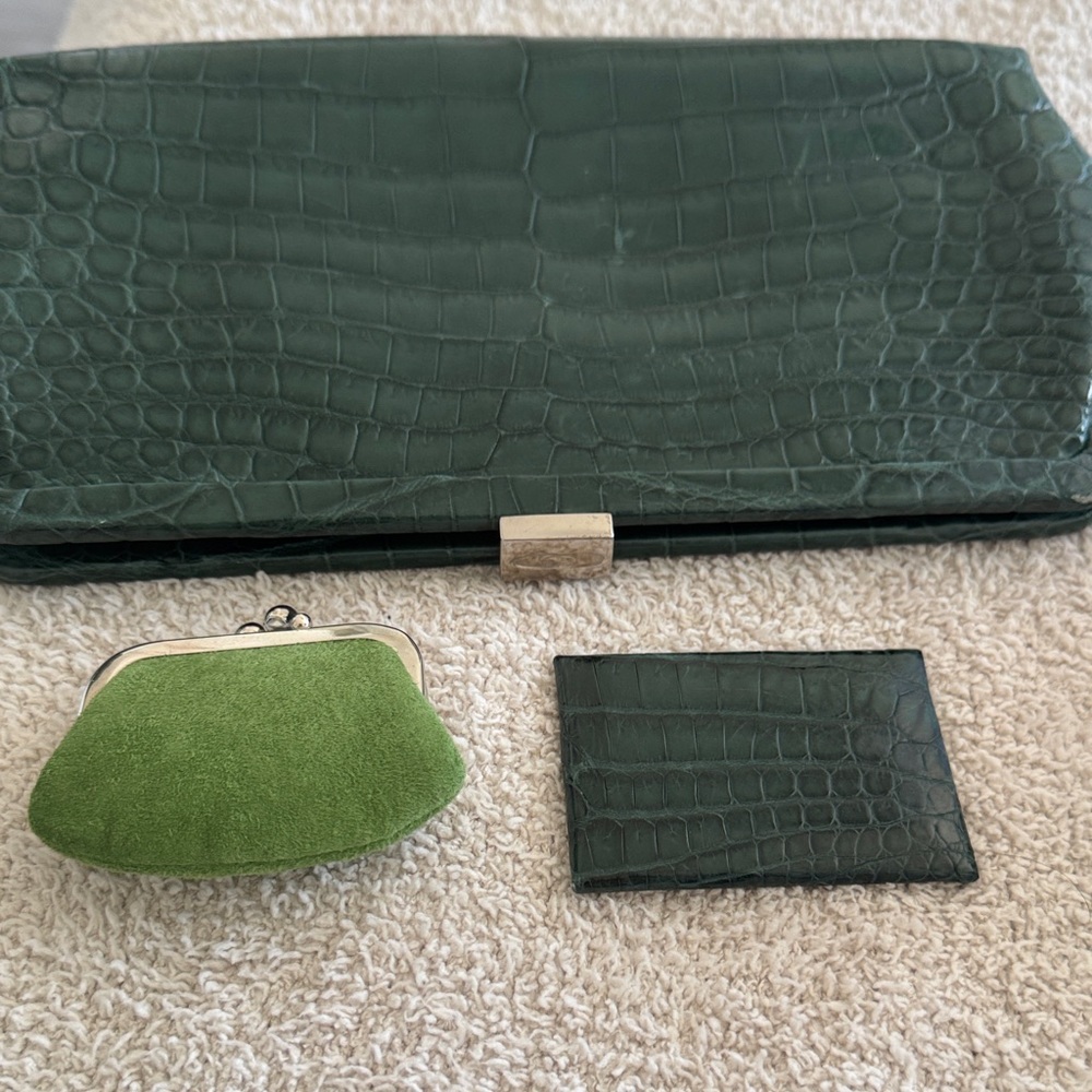Elegant Green Crocodile-Embossed Clutch Set